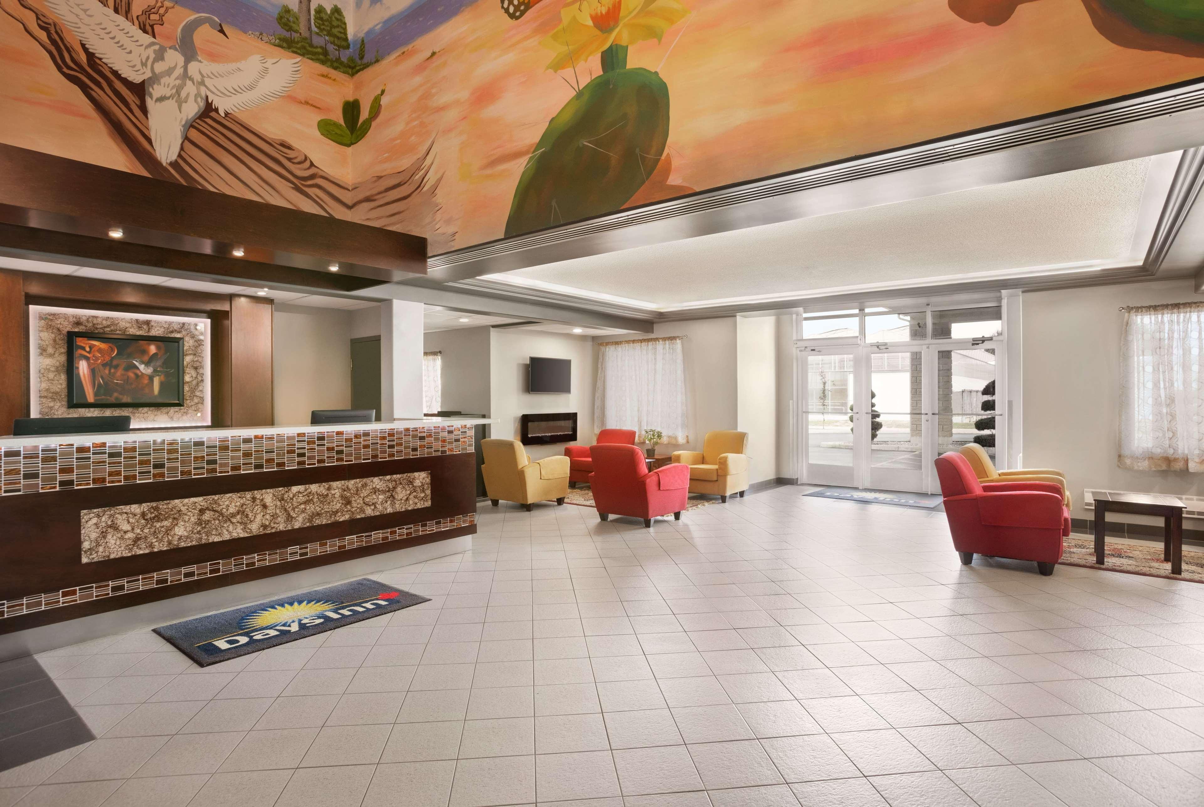 Days Inn By Wyndham Leamington Exterior photo