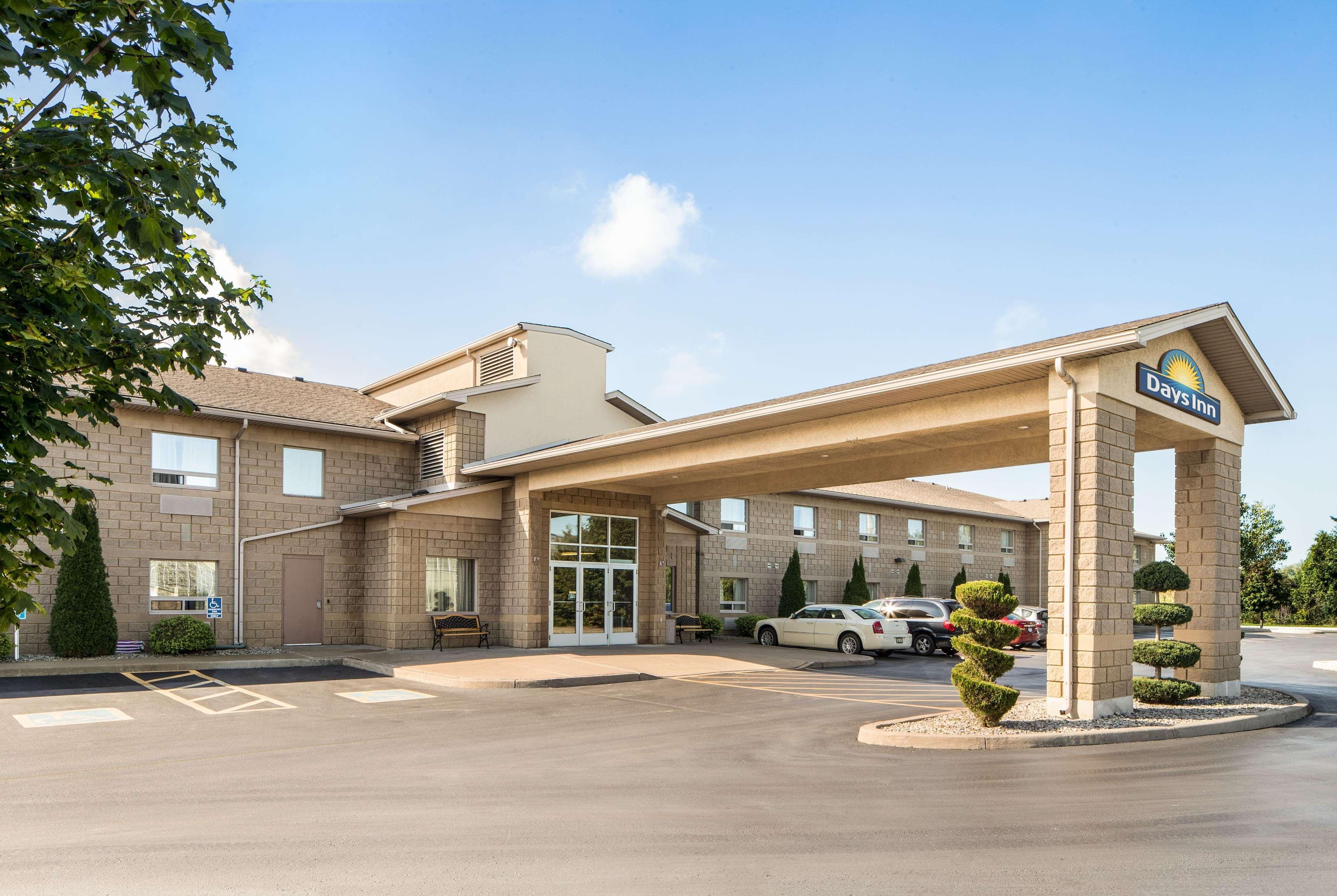 Days Inn By Wyndham Leamington Exterior photo