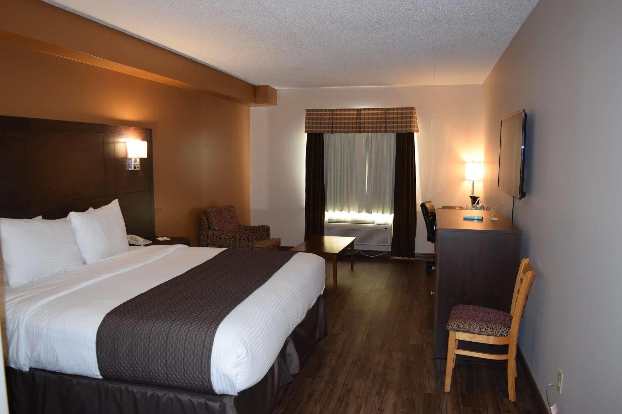 Days Inn By Wyndham Leamington Exterior photo